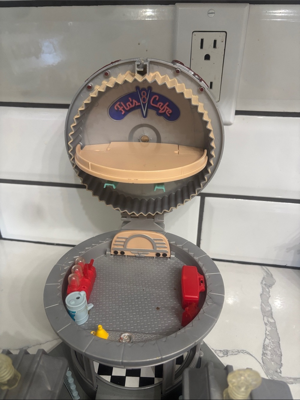 Pixar Cars Radiator Springs Flo’s V8 Cafe - Picture 3 of 5